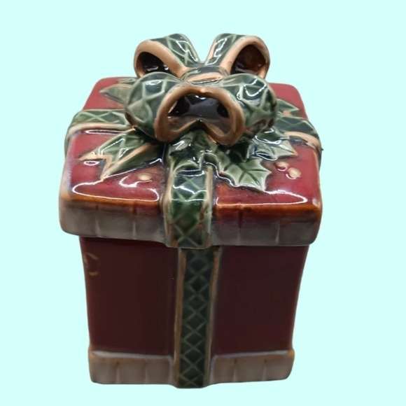 Ceramic canister a wrapped present 3d bow lid - Picture 1 of 10